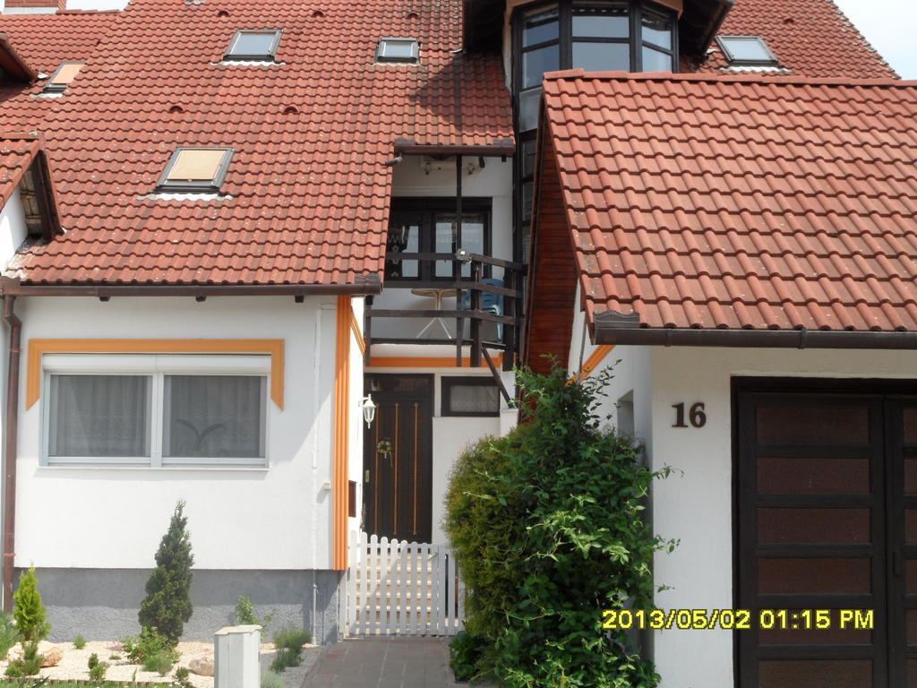 Apartmanhaz Gabriella ฮอร์กานี ภายนอก รูปภาพ